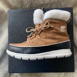 NWT Sorel Explorer Carnival Boots